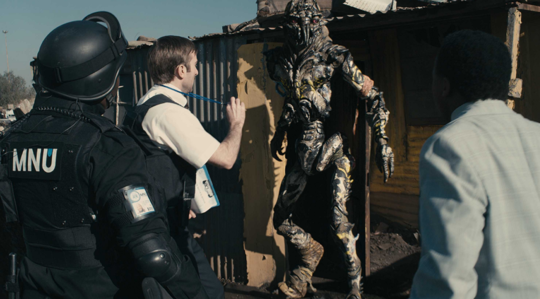 乔装成人类慢慢融入了人类社会,但也有些不怀好意的外星恶棍混在其中