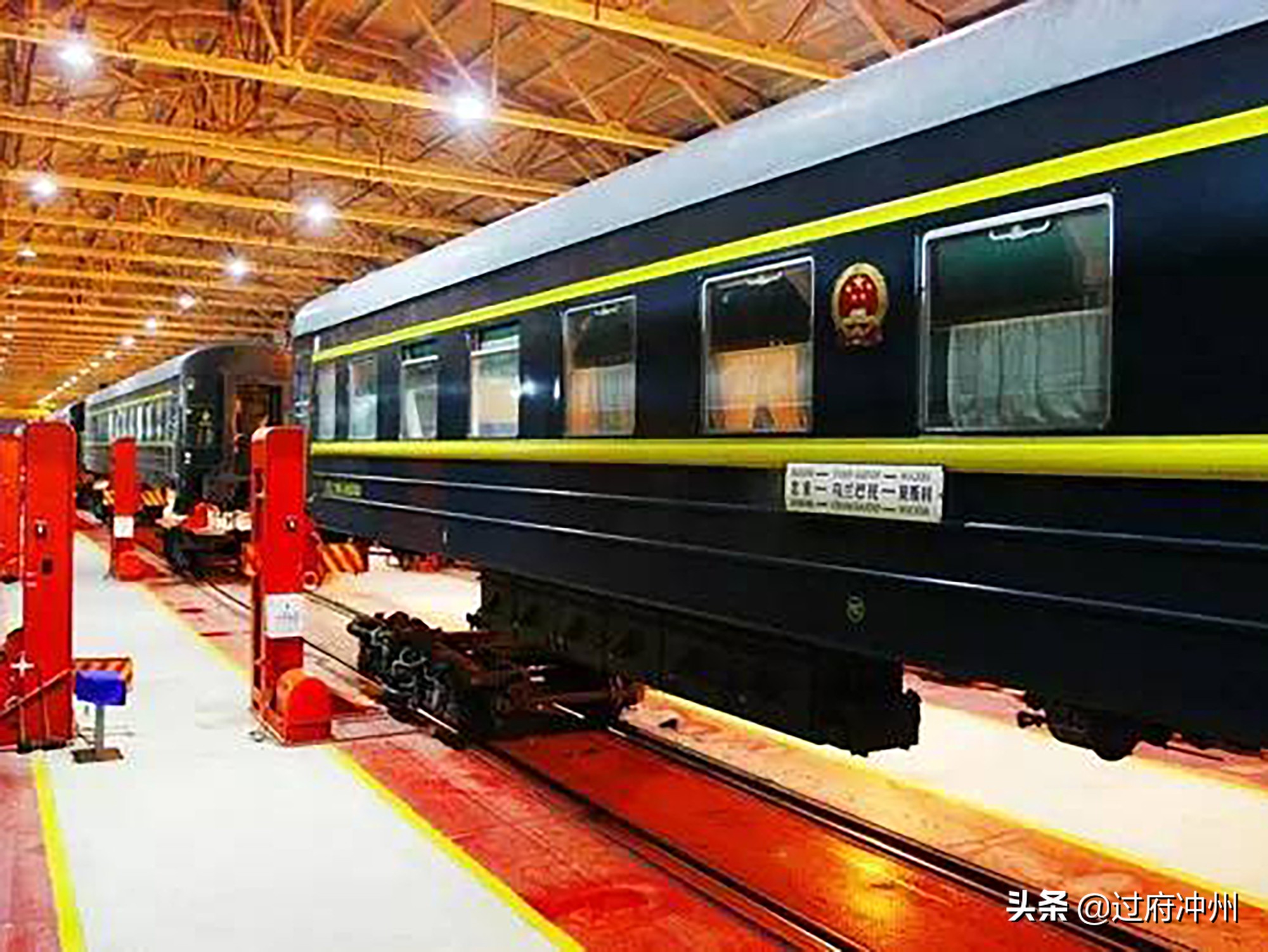 跨国的K3专列：沿途多次换火车司机，票价高于飞机仍然被游客热捧