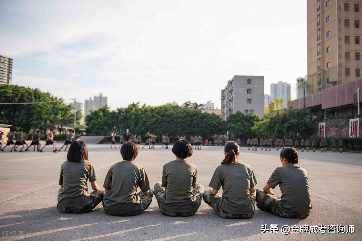 大学生走直招士官的优势在哪里，前景真的很好吗，看完你就懂了
