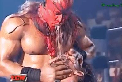 WWE历史上超级变态的人物！大口吃虫，令人害怕