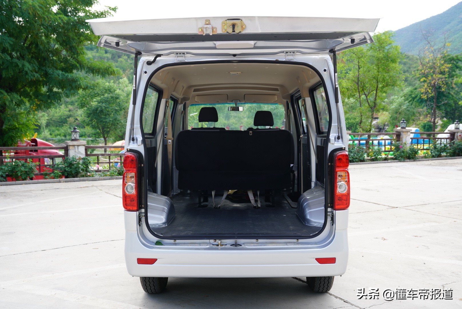 多功能车长安睿行m60售5.19万元起,百公里7.5个油