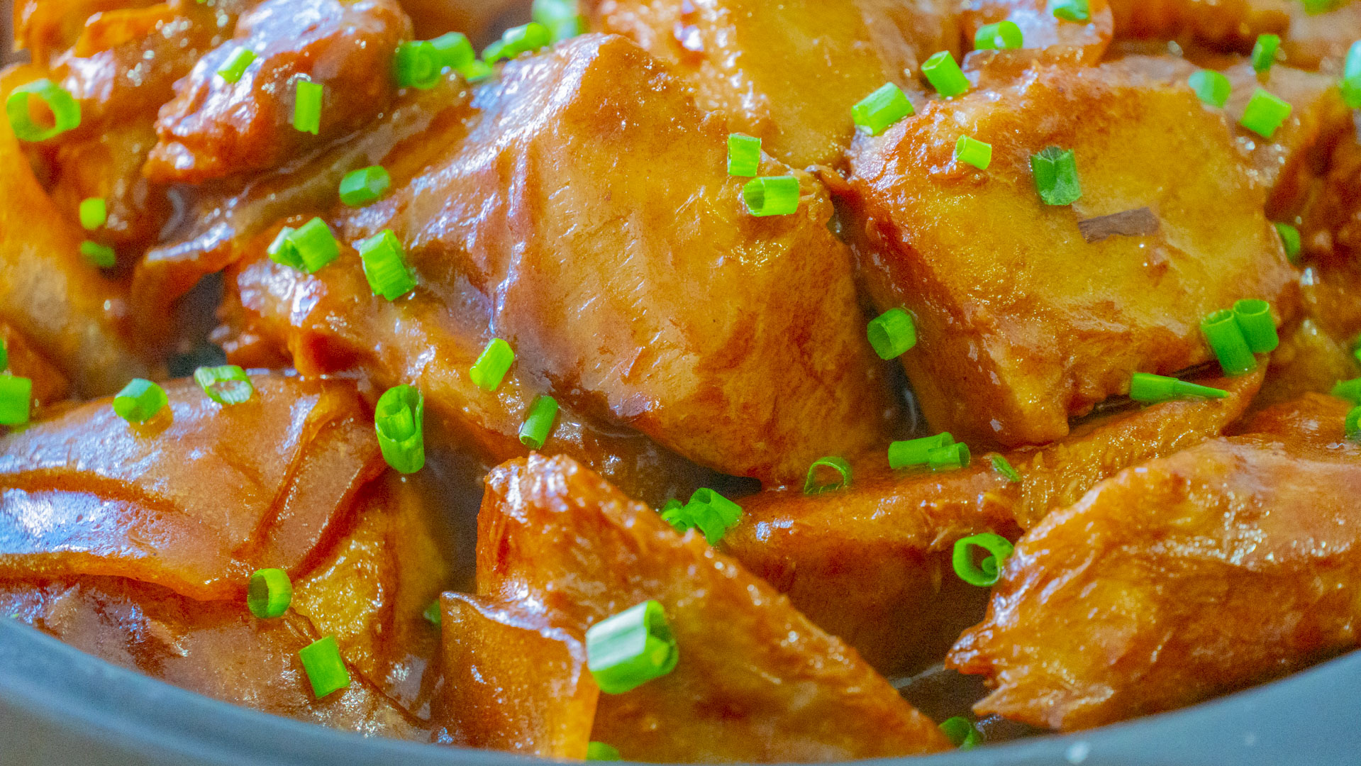 这才是芋头最好吃的做法，软糯鲜香，热乎乎的一大锅，上桌就抢光