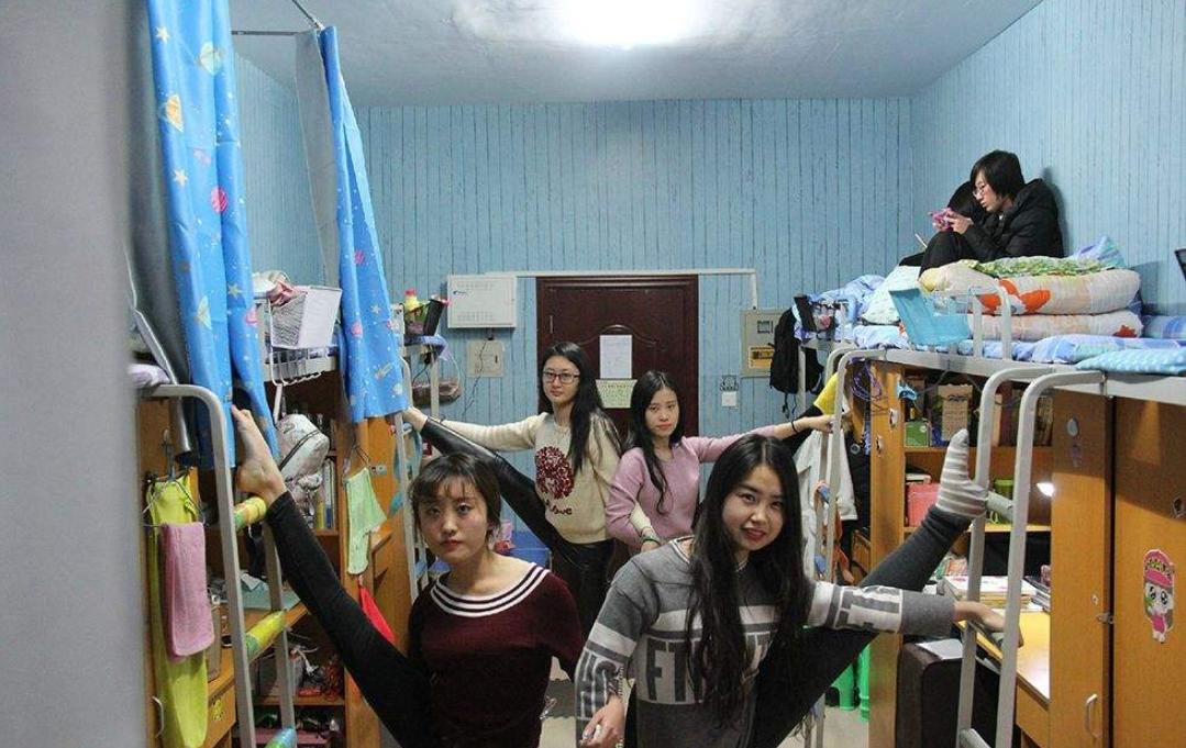 比招生简章还好使的“炫寝室”，空凋独卫还不贵，网友化身柠檬精