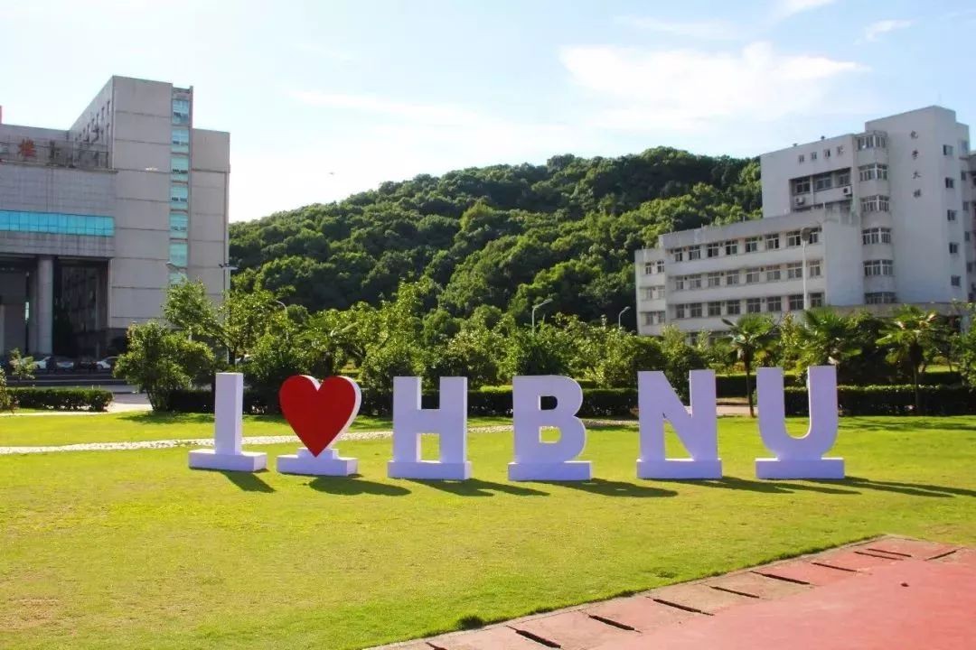 火上热搜！湖北超美大学：占地2000余亩，人民日报、团中央围观