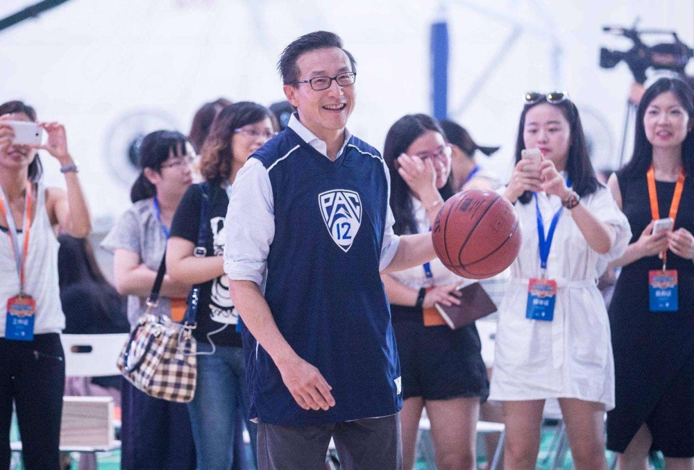 nba为什么会来中国(NBA在中国发展10年，收获7.5亿球迷，吸金40亿美元，5年翻3倍)