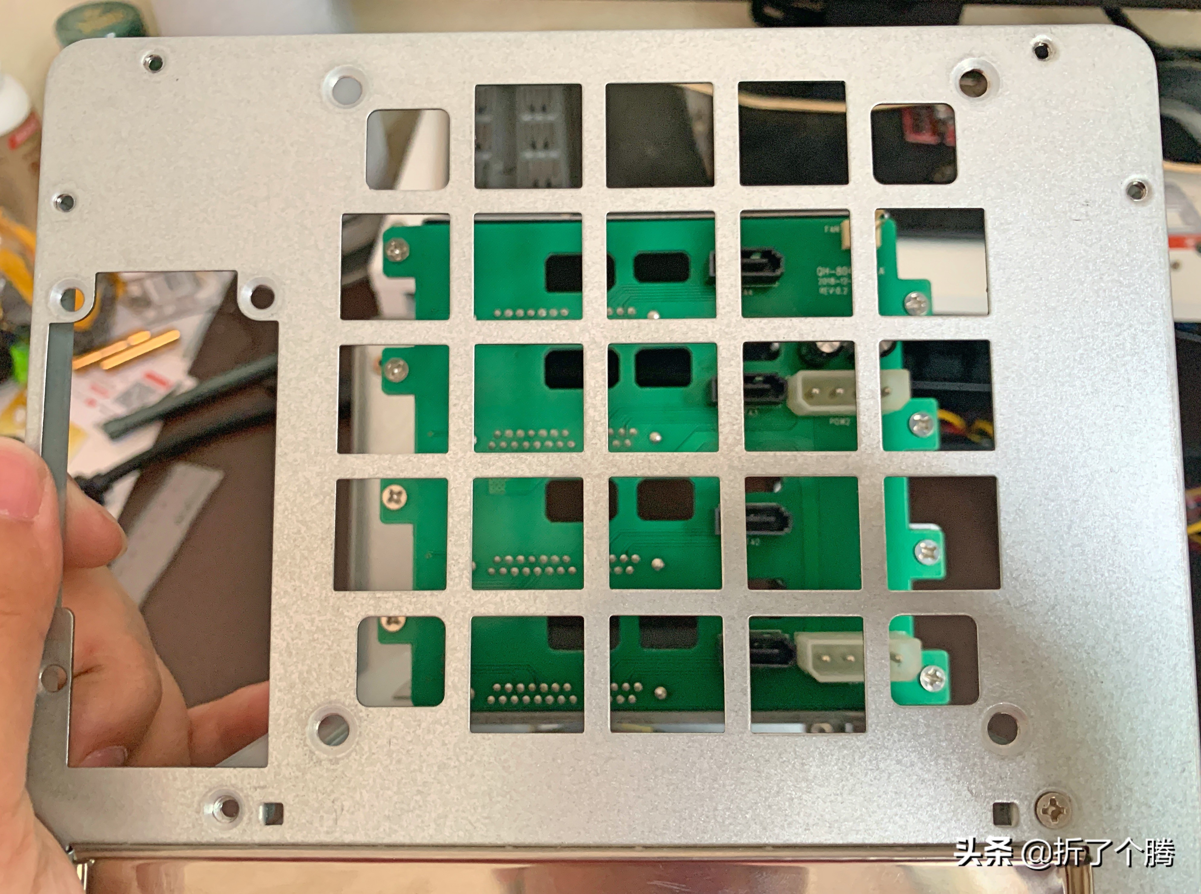 开车矿机测评 蜗牛星际D 双千兆 宰相版 J1900+4G+60G 9个SATA口