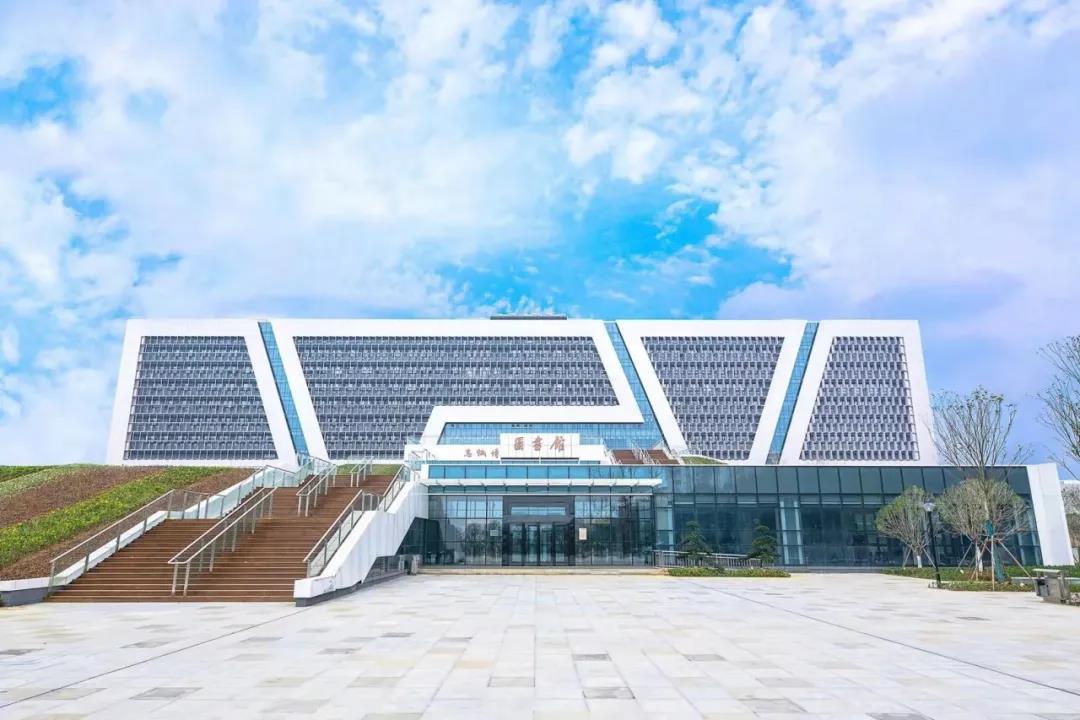 湖北“超火”高校：8大豪华食堂，高大上图书馆，4个校门竟然都通地铁！