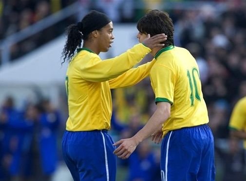 小罗06世界杯怎么了虎扑（从小罗和卡卡的技术对比，谈谈06年世界杯巴西队对他们的错误定位）
