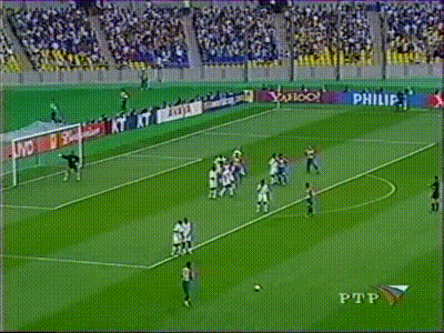 2002年世界杯倒勾射門（2002年世界杯十大精彩進球欣賞，第一球轉身倒鉤驚世絕倫）