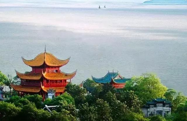 同位于湖南的岳阳和常德，谁的综合实力更强？