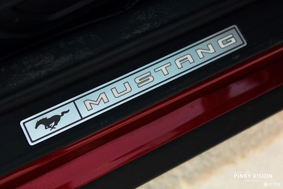 圆了跑车梦，女司机宝石红mustang提车+用车分享，优缺点都有