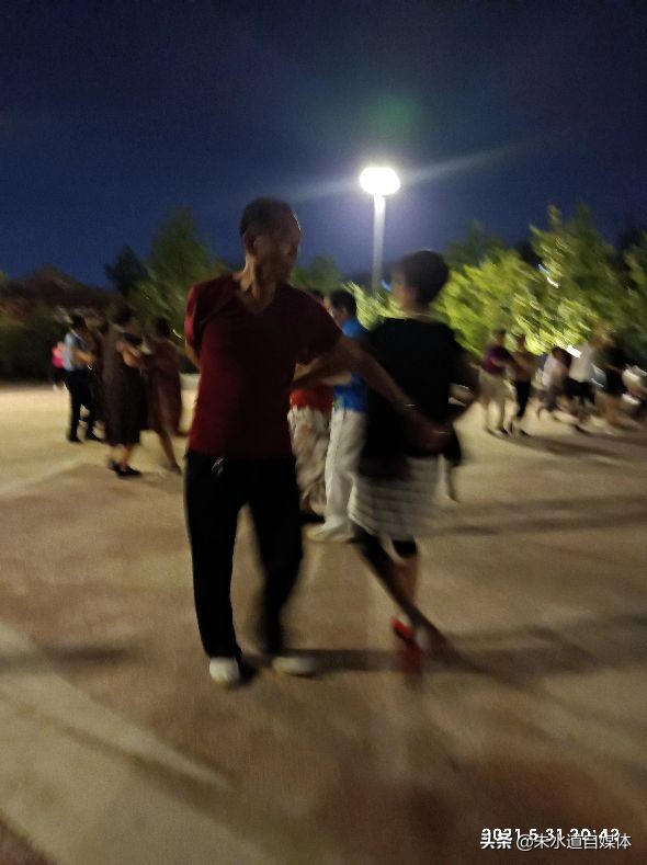 开封一河边散步有感