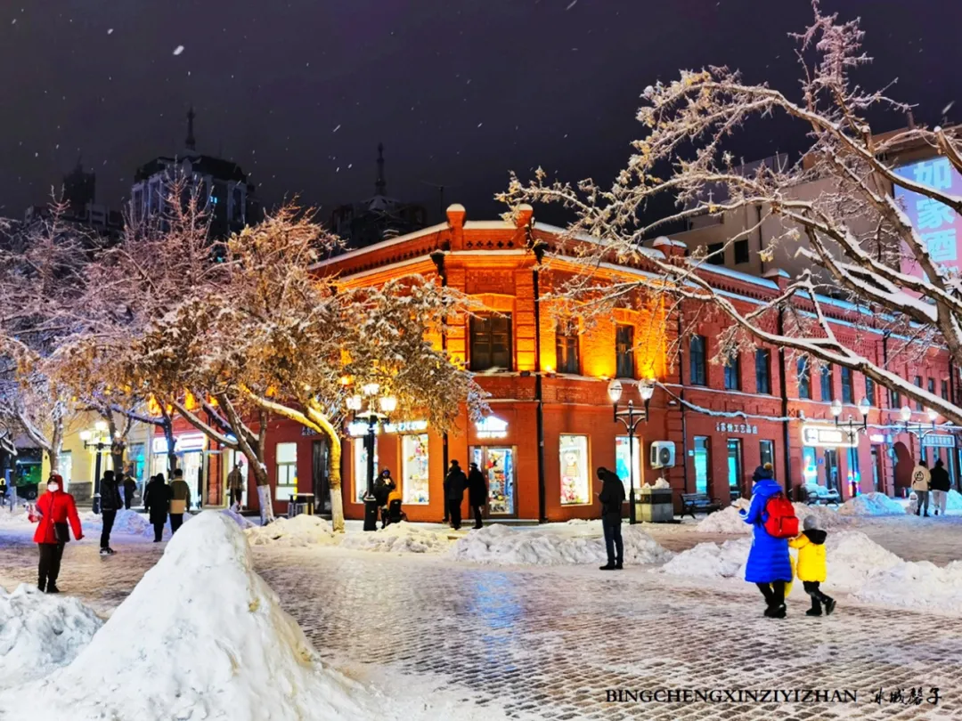 暴雪过后的哈尔滨中央大街，比欧洲的街道还美