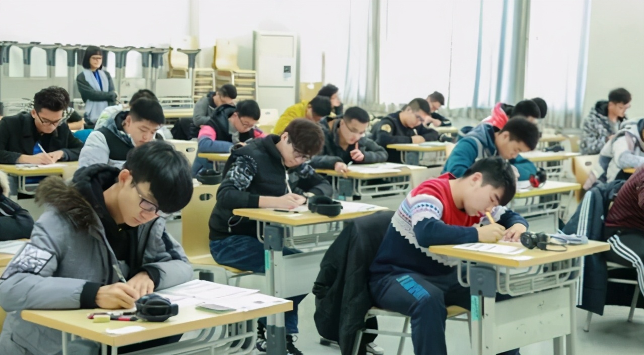 大学英语考试到底有几级？除了英语四六级，大一新生还知道几级？