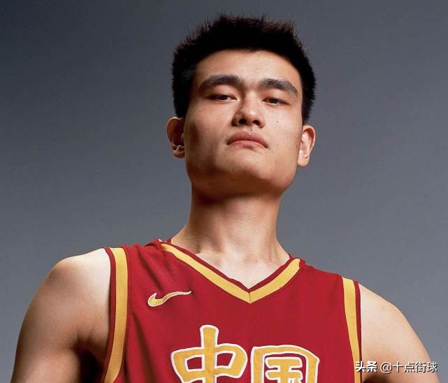 为什么亚洲人在nba(亚洲球员想进NBA究竟有多难？史上仅12人，姚明伟大荣誉无可比拟)