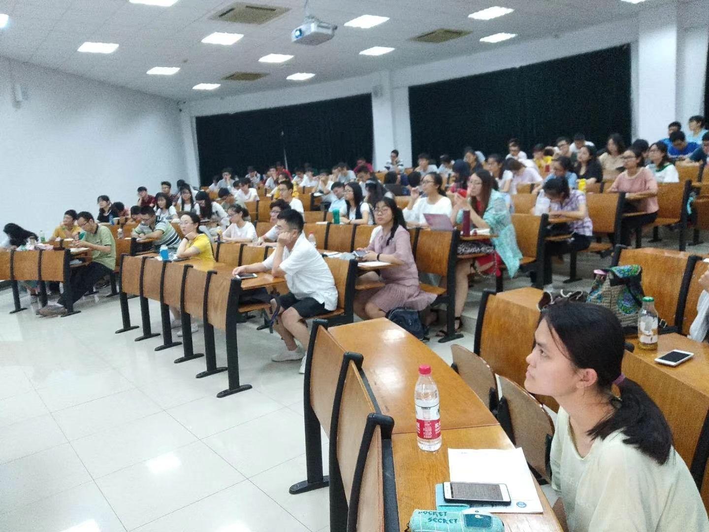 大学“选修课”还在混学分？4种选修课认真听，不比专业课差