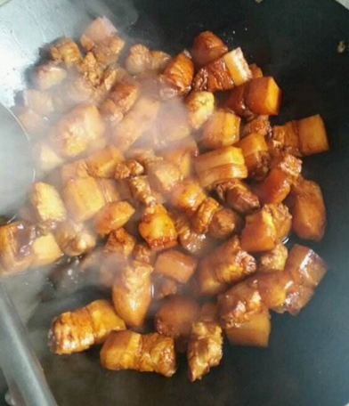 红烧肉怎么做好吃？用开水还是冷水烧制？学会这一招软烂入味不腻