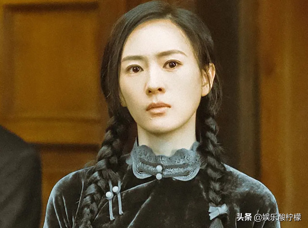 程潇虽然从音乐出道,影视作品不多,但是与童谣这种甜宠女角色的契合度