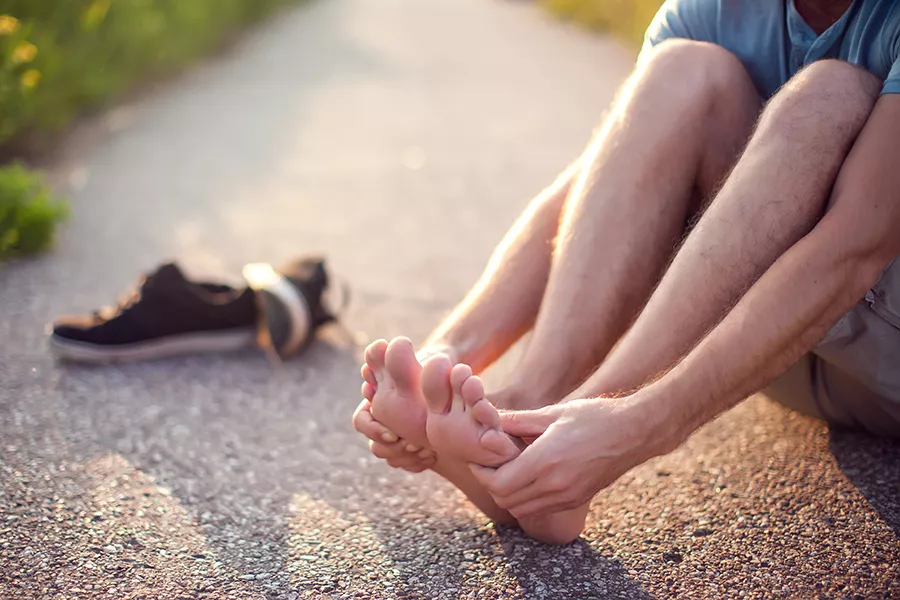 折磨著無數跑者的足底筋膜炎，究竟該如何解決？