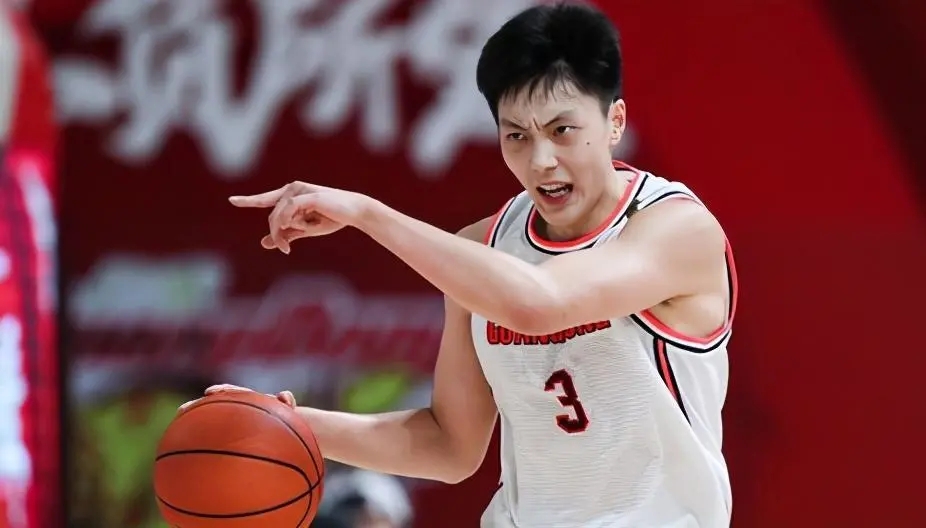 胡明轩大帽范子铭,展现超级高水平)