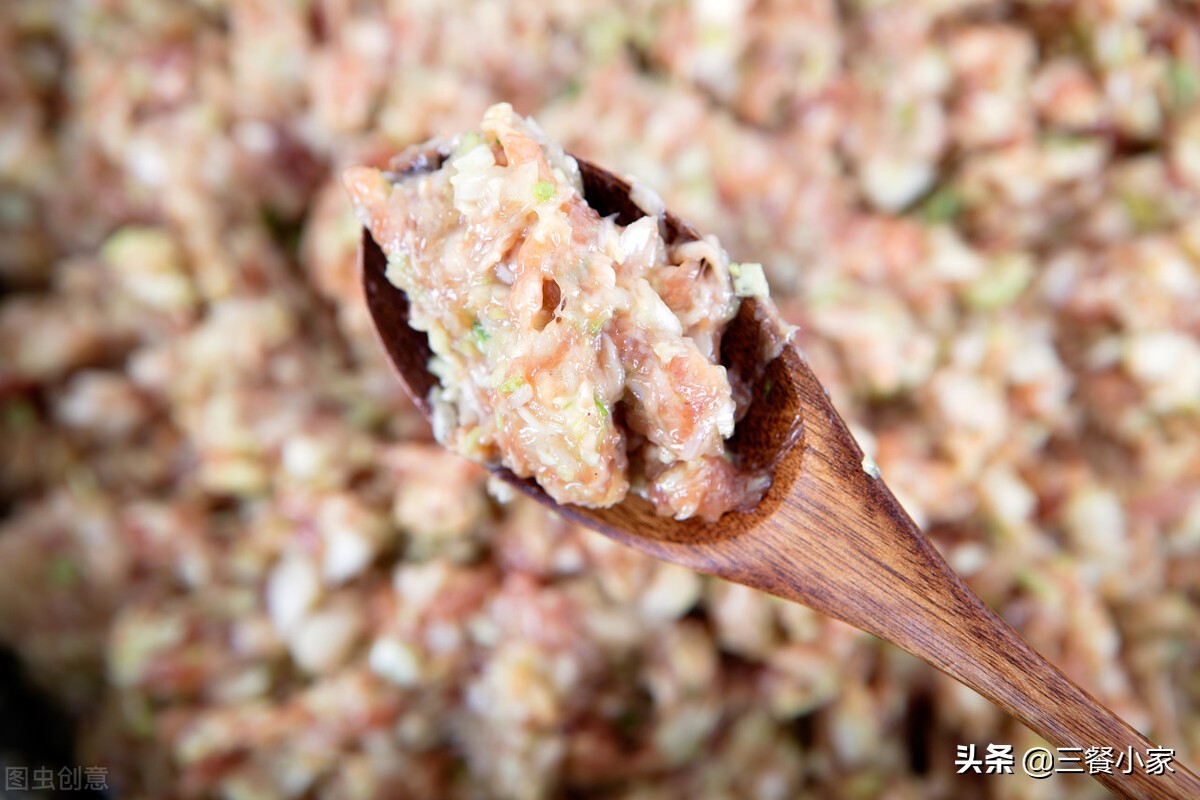 酸菜饺子怎么做才好吃，酒店老厨师长告诉你，四个步骤，轻松制作