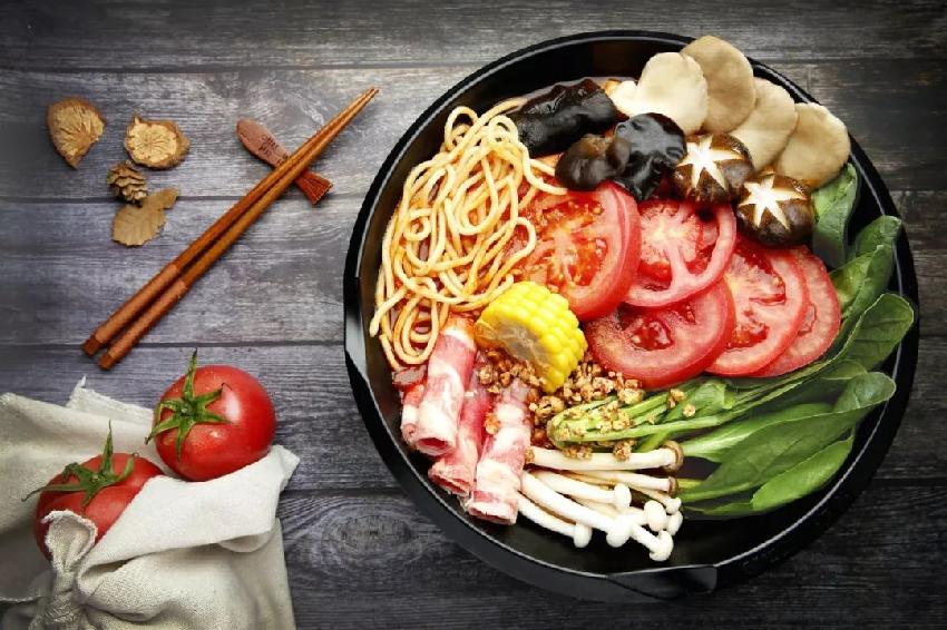 张亮、杨国福双雄争霸，麻辣烫品类能否诞生下一个“海底捞”？