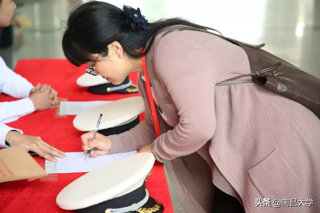 南昌大学五届四次“双代会”闭幕,落实是最好的担当!