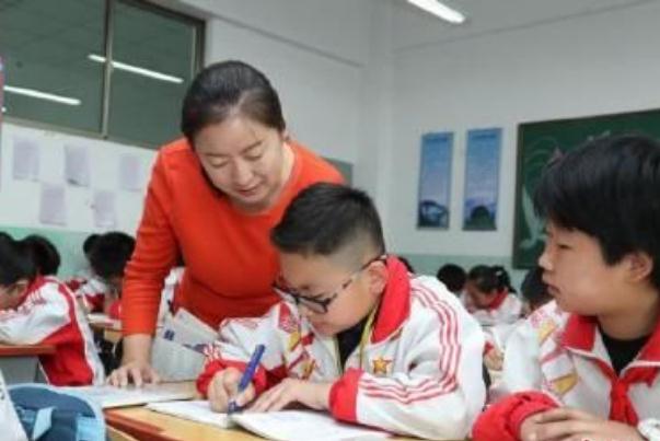 “文言文请假条”走红，教师痛快批假，网友：没点文化都不敢请假