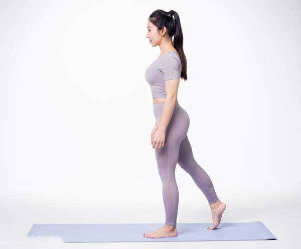 “懒人”产后恢复操，3个产后瑜伽动作，凹腹、瘦腿两不耽误