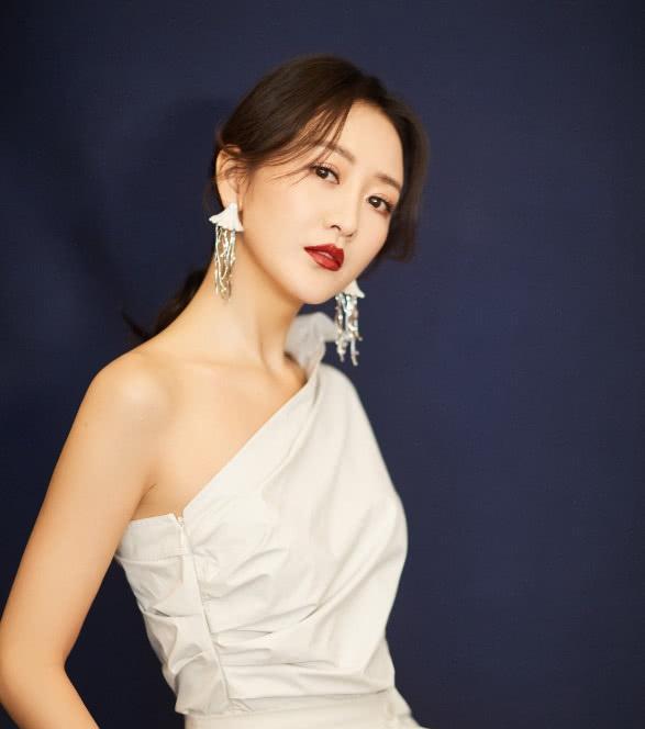 整容必脸崩？这10位女星告诉你，只要“美商”高，颜值事业可双赢