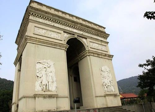 家门口小水沟摇身一变景观河！这些旅游陷阱，旅游达人都未必知道