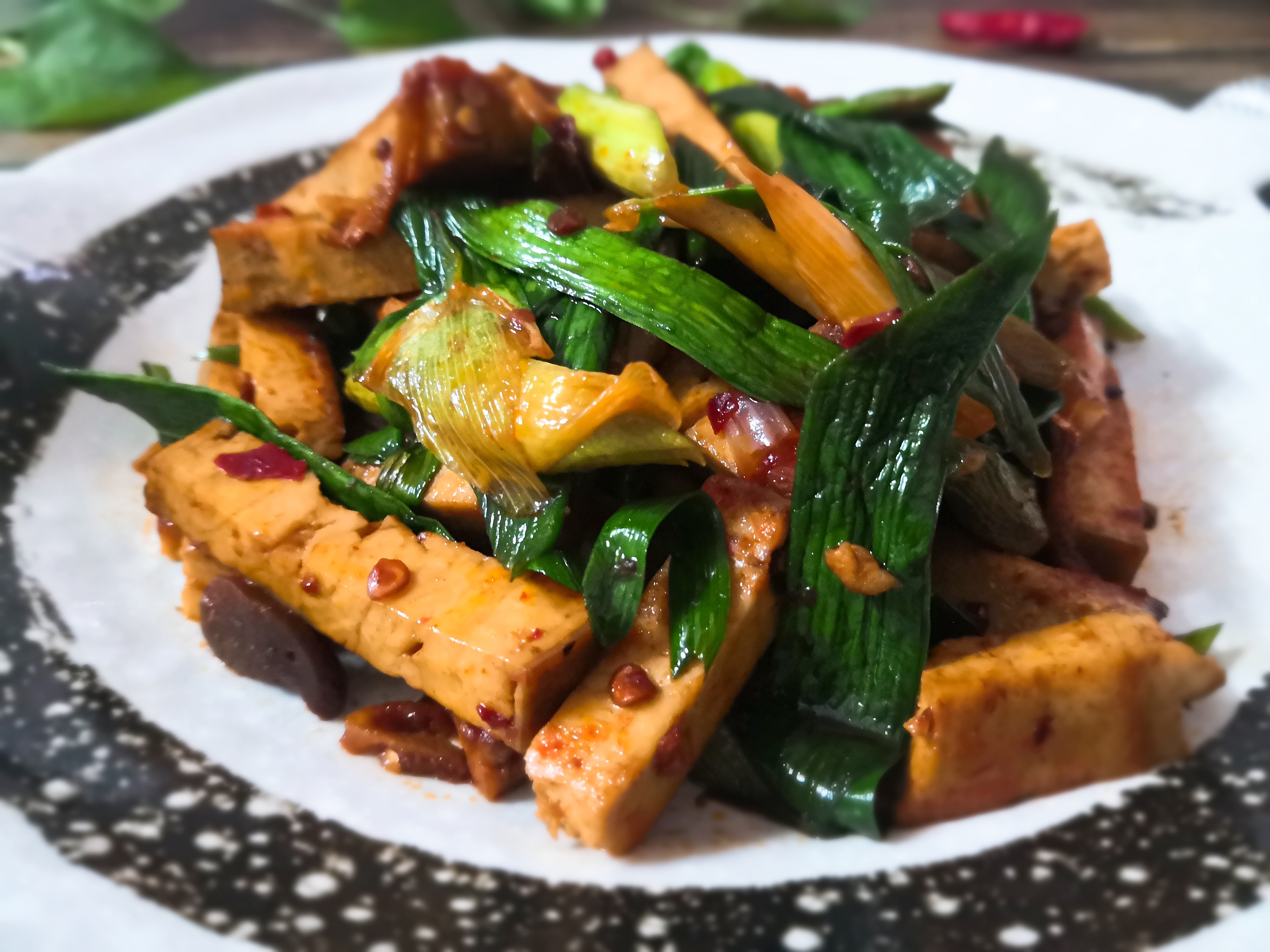 【酱烧青蒜豆腐】做法步骤图 解馋过瘾 一大盘不够吃-起舞食谱网