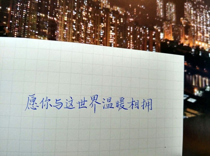 好想牵着你的手，看东边的日出，看湖面的灯火枫晚