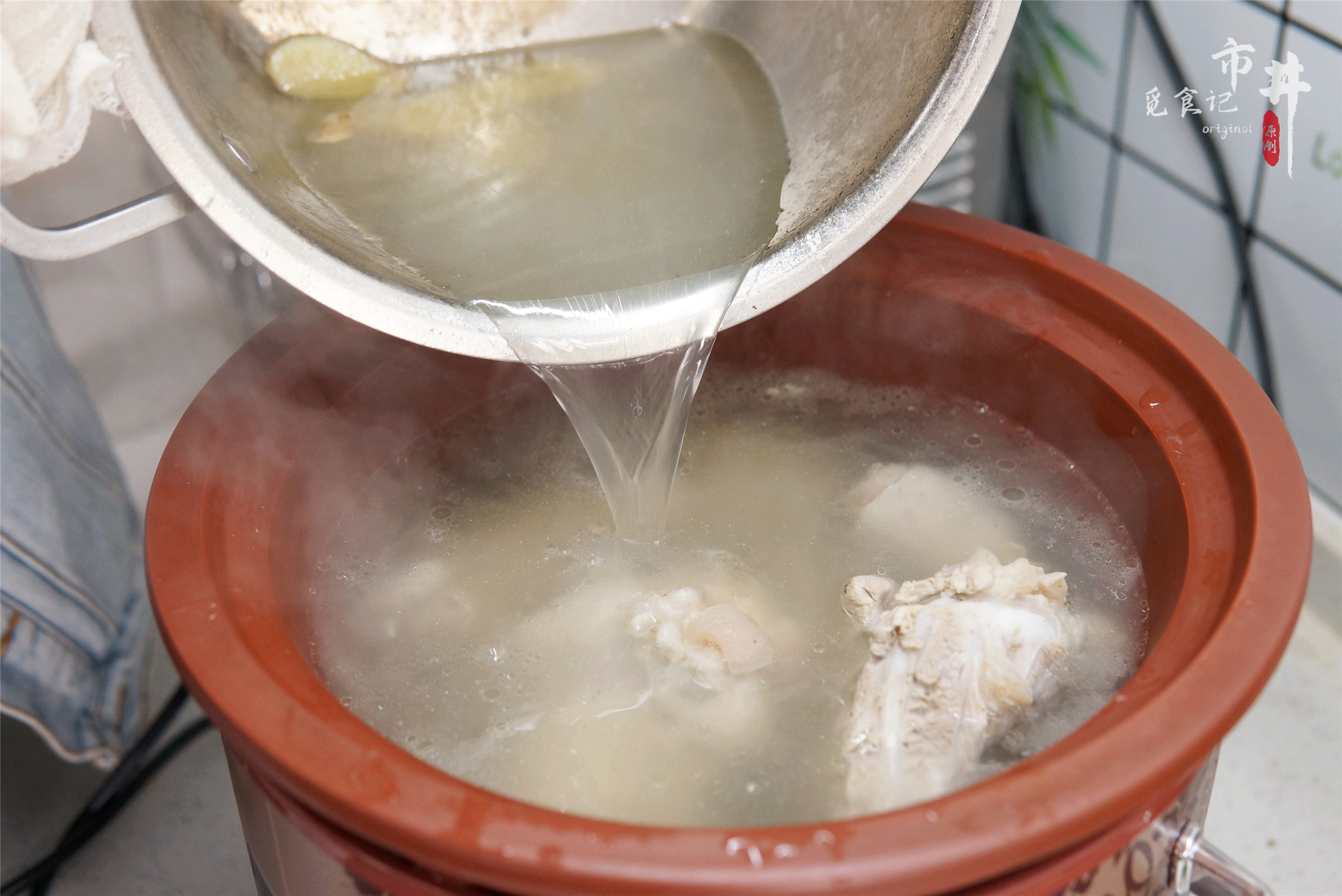 大厨教的高汤做法，做菜时随手放2块，菜香汤鲜，不用放味精了