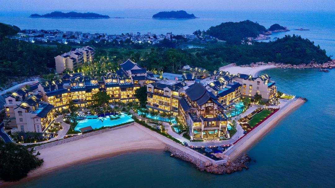 珠海哪里有室内游泳池(珠海原来也有这么浪漫的度假酒店，三面环海，房间还带私家泳池)