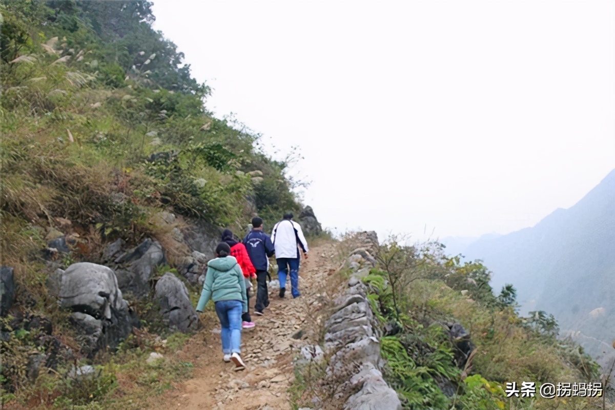 为1.8万名贫困生圆大学梦丨哪怕化缘，也要筹钱让他们走出大山