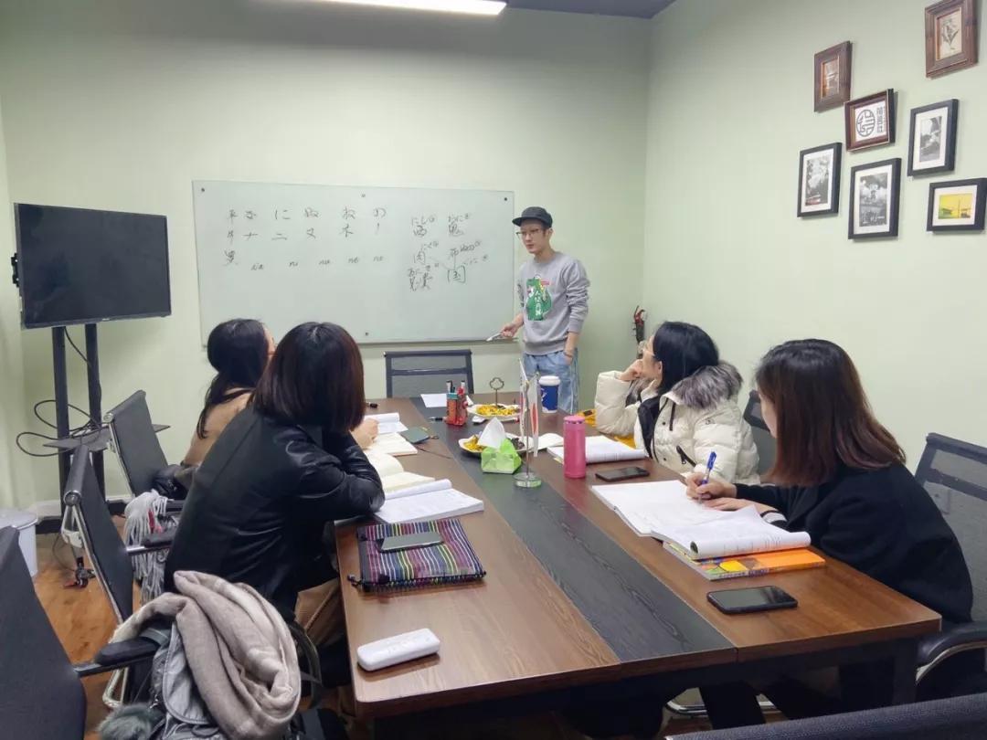 ta们从这家语言培训学校窥探到了世界——走进成都外言社