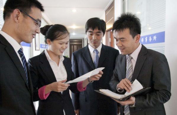 华东政法大学校草火了，有颜值又有才华，网友直呼是现实版何以琛