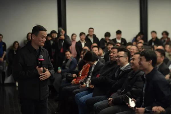 建议国家果断叫停湖畔大学，抑制民间资本无序扩张