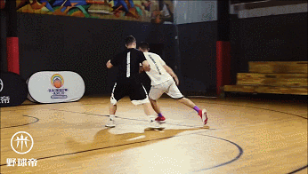 篮球合球后可以三步上篮吗（过了人都打不进？你得学这招儿！）