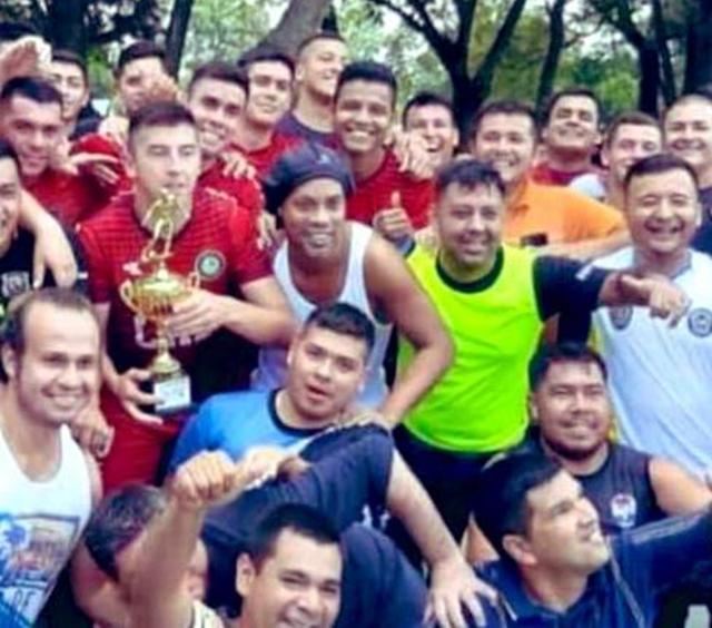 小罗身高173（缴纳9万美元罚款后，小罗重获自由！监禁期间踢了足球还和火辣模特开派对）