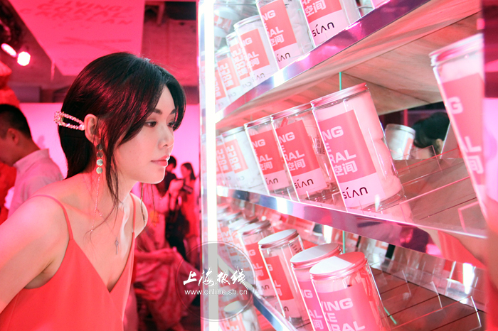 网络大波美女图片(注意！上海又有一大波网红美女集结美拍了！颜值太高太美啦！)