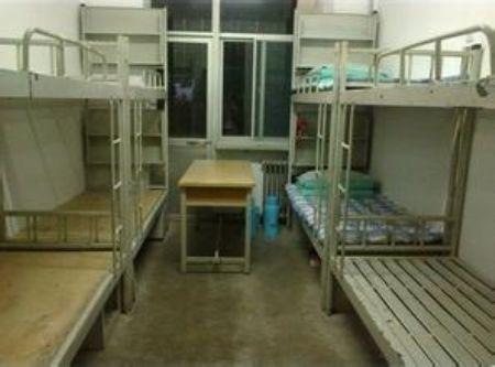 国内大学的宿舍条件啥样子？看看最好的这4所，清华的宿舍也上榜