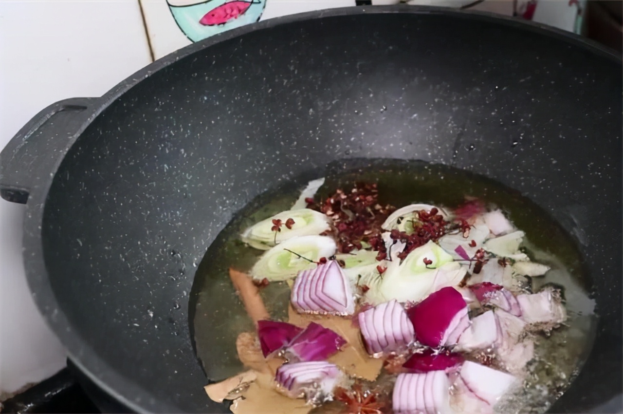 教你在家腌芥菜，脆爽下饭不呛鼻，腌2天就能吃，做法超简单