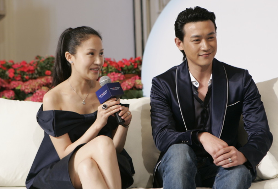 陆毅鲍蕾：从校服到婚纱，最美的爱情也不过如此