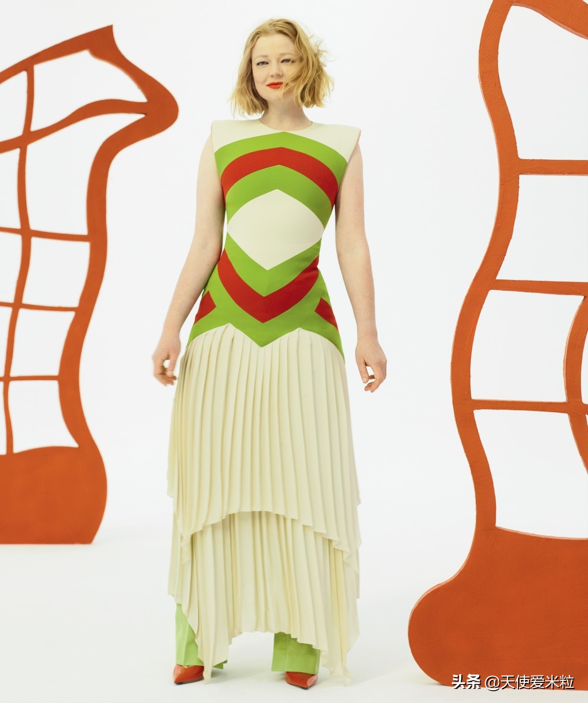 《继承之战》第三季终于来了！长女在戏外悄悄结婚，装饰了《Vogue》的封面。