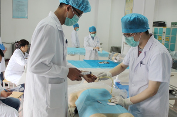 辽宁“没落的”医科大学，曾经是全国第一高校，如今却是双非大学