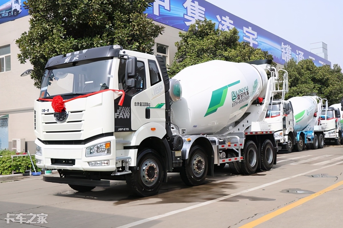 全新解放J6P搅拌车，与中集凌宇共同开发，强强联合更可靠
