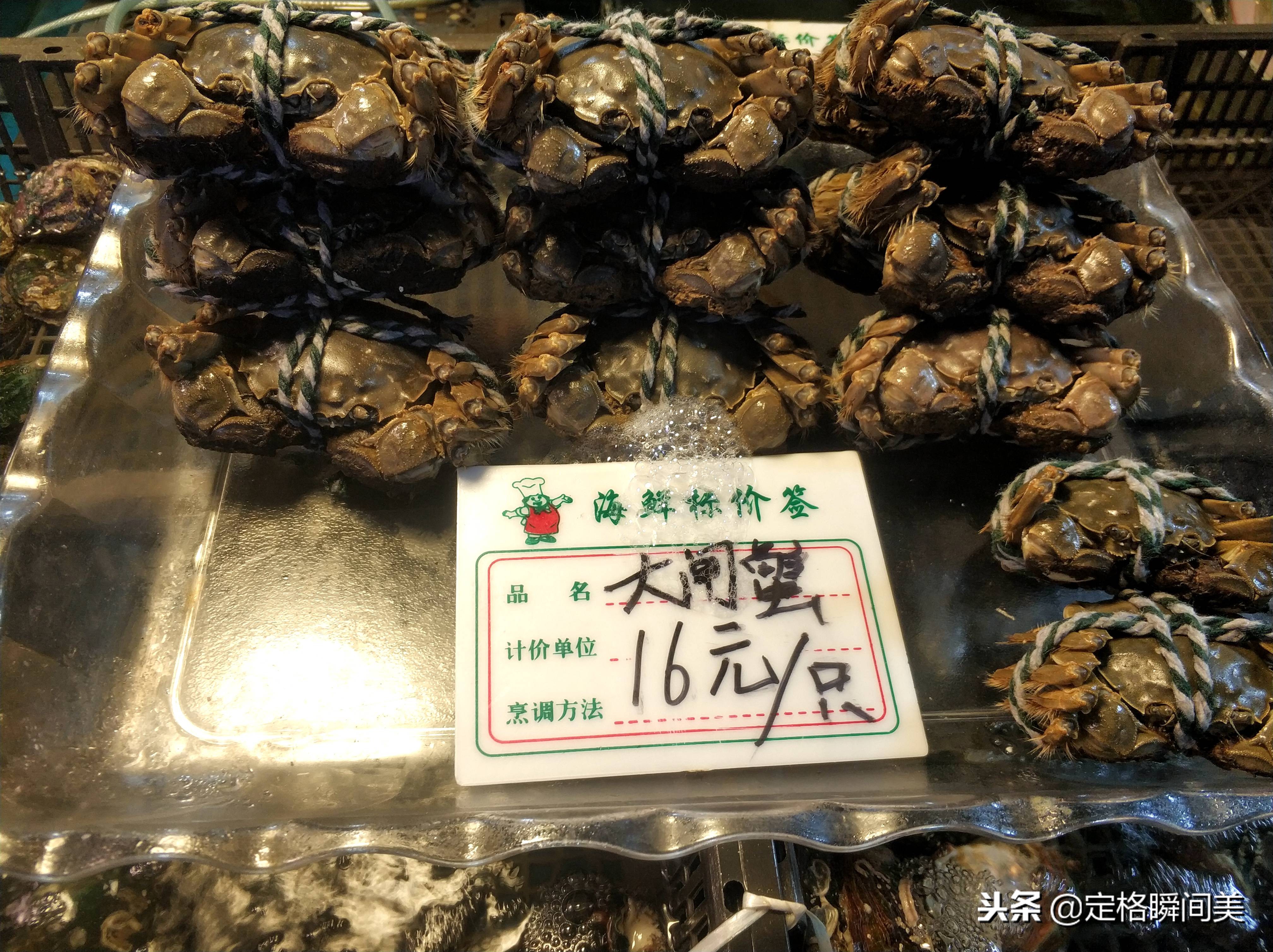 实拍冬季青岛海货市场 黑头鱼30元一斤 大闸蟹16元一只 种类齐全