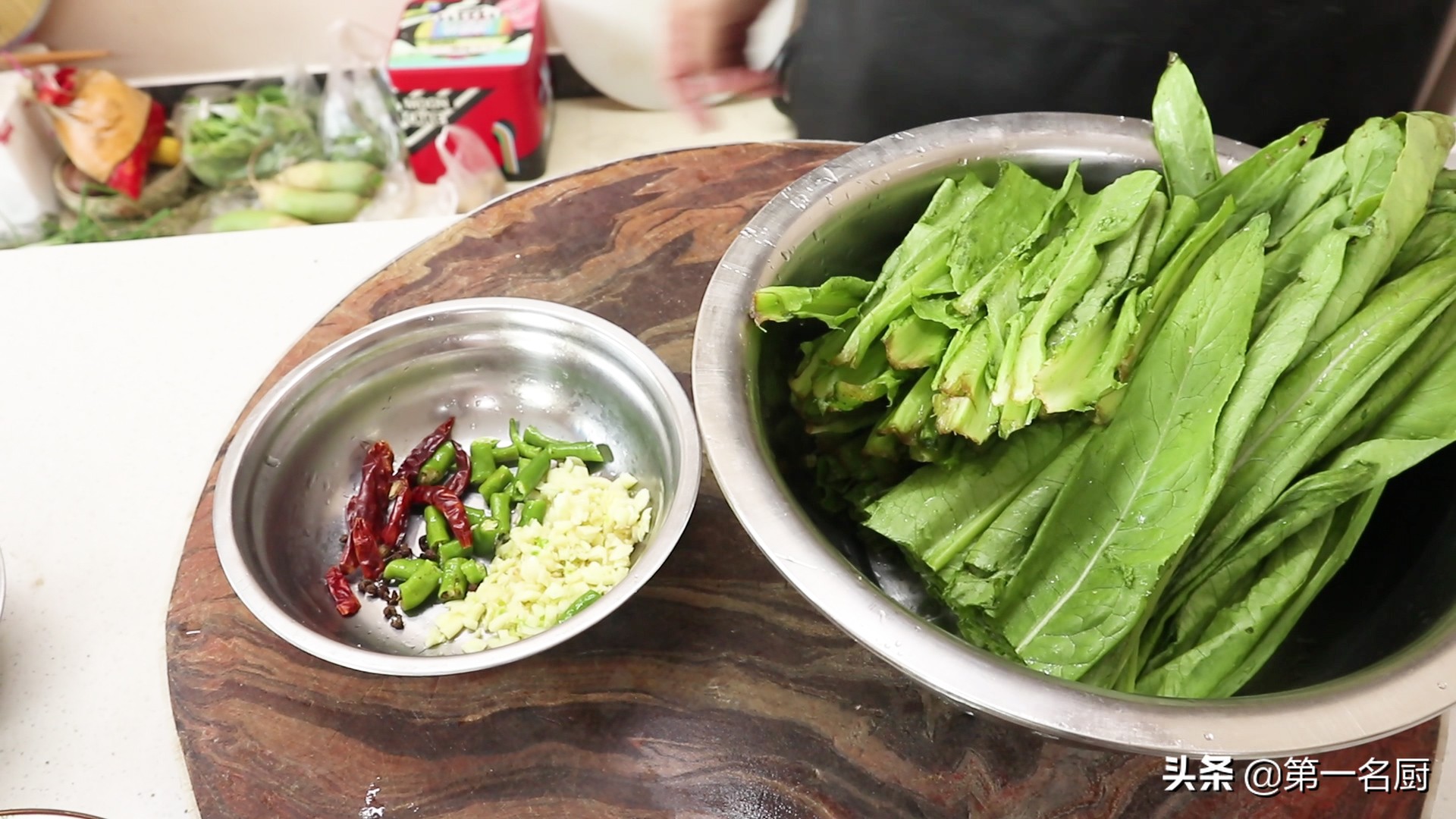 蒜蓉油麦菜,蒜蓉油麦菜的家常做法